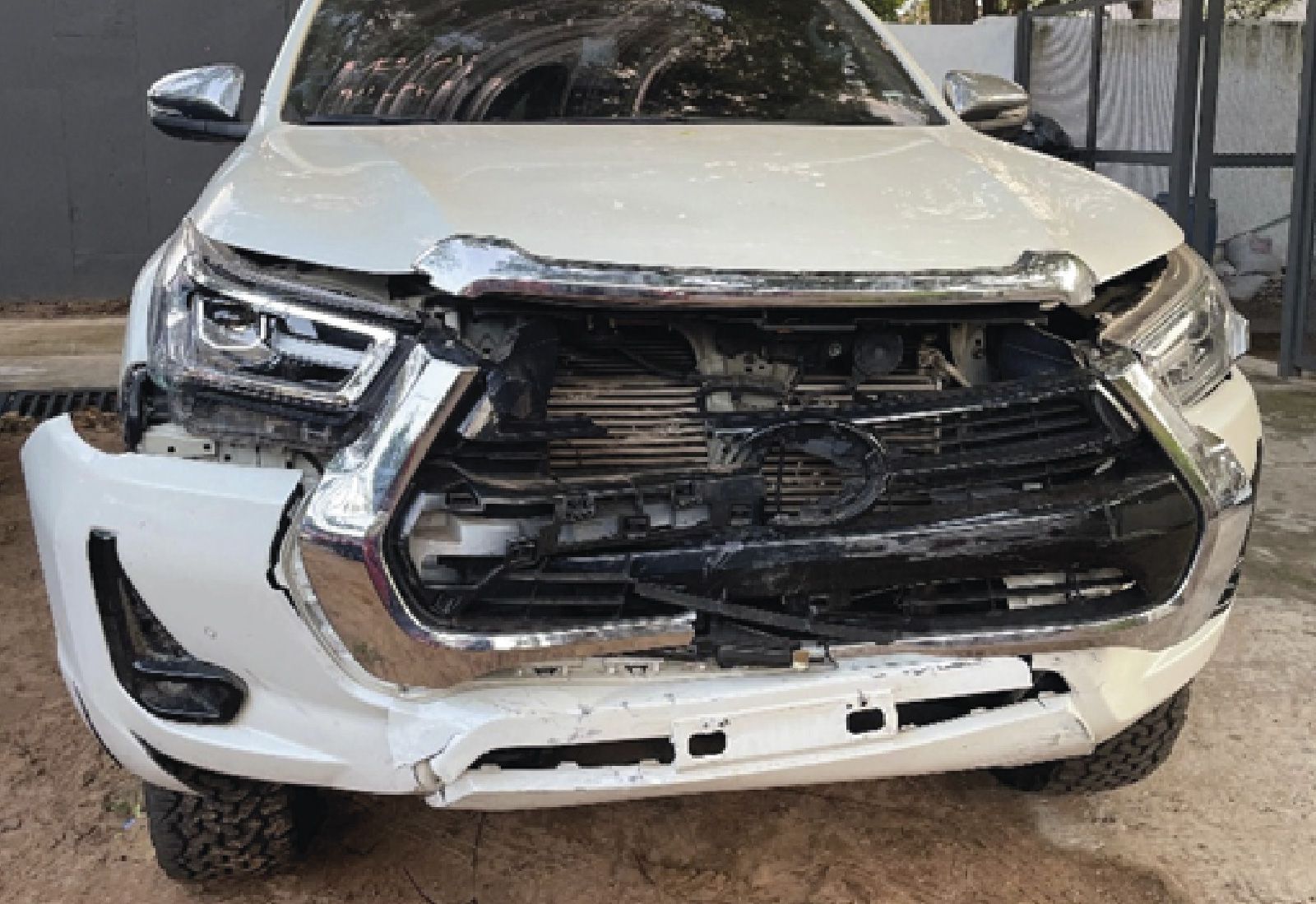 Toyota · Frente completo — antes de la reparación